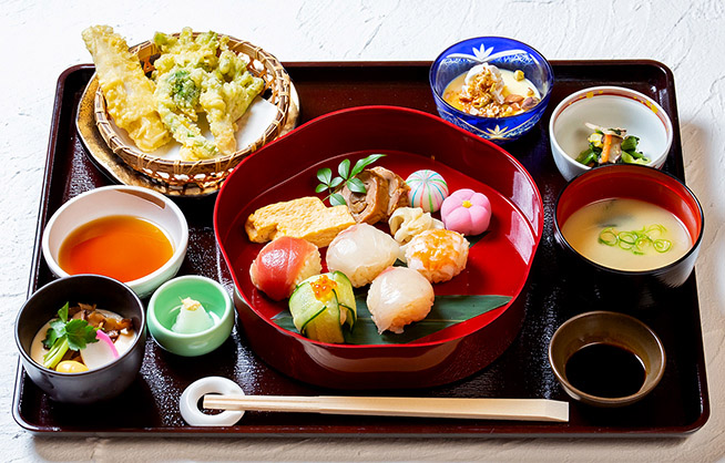 ランチ＆ディナーのイメージ写真